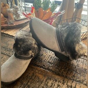 Isotoner Gray Faux Fur Women's Slippers
